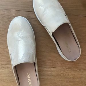 Vionic Dakota Slippers